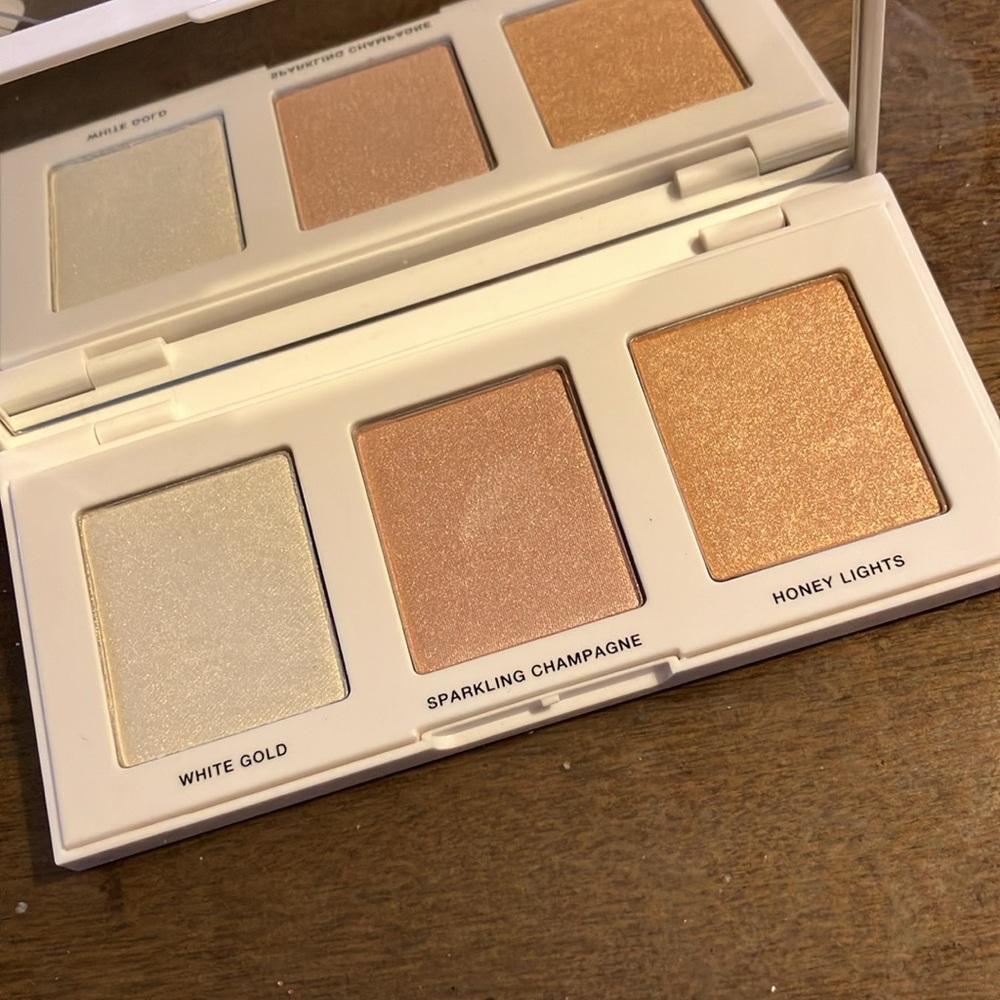 Victoria’s Secret rare & htf Glow makeup bundle NWT - Picture 5 of 14